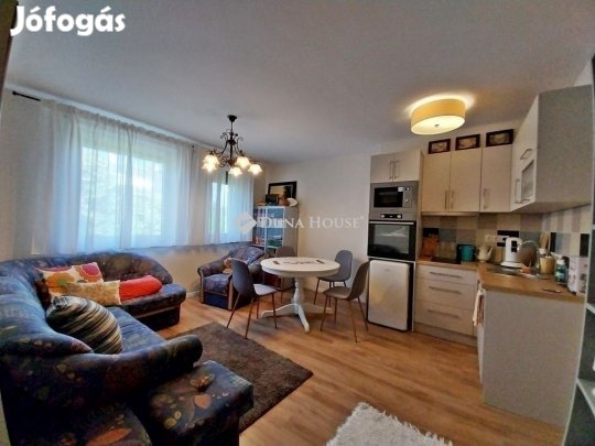 Eladó 81 nm-es lakás Szeged