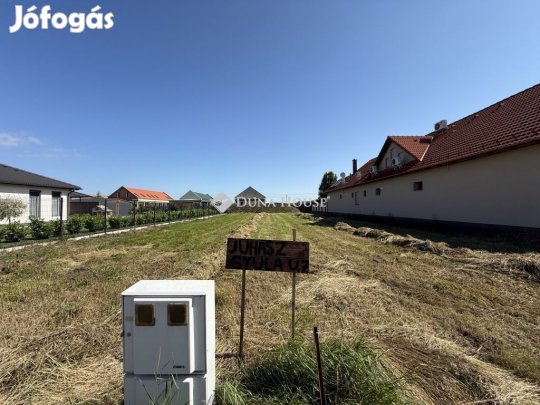 Eladó 832 nm-es telek Deszk