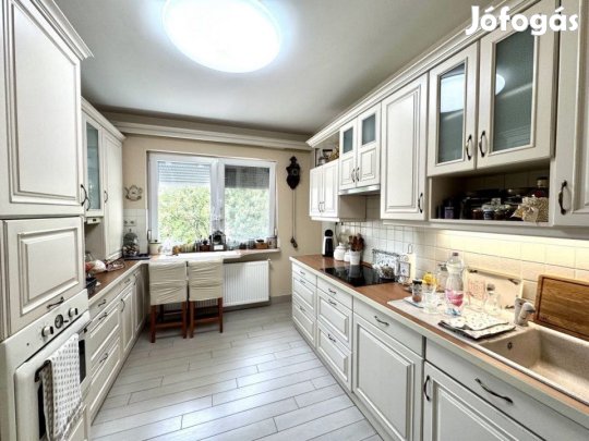 Eladó 83 nm-es Felújított tégla lakás Debrecen