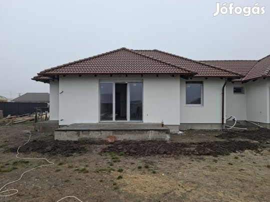 Eladó 83 nm-es ház Jászberény