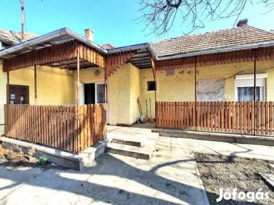 Eladó 83 nm-es ház Siófok