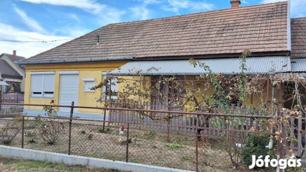 Eladó 83 nm-es ház Tápiószentmárton