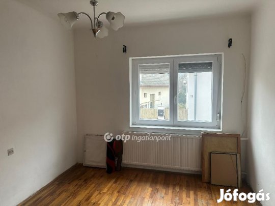 Eladó 84 nm-es ház Pécs