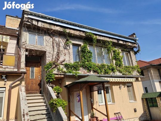 Eladó 84 nm-es lakás Cegléd