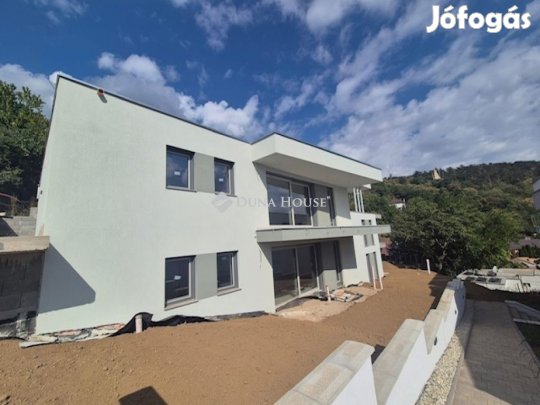 Eladó 84 nm-es lakás Pécs