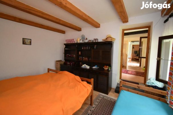 Eladó 85 nm-es ház Batyk