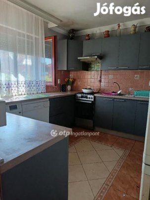 Eladó 85 nm-es ház Debrecen