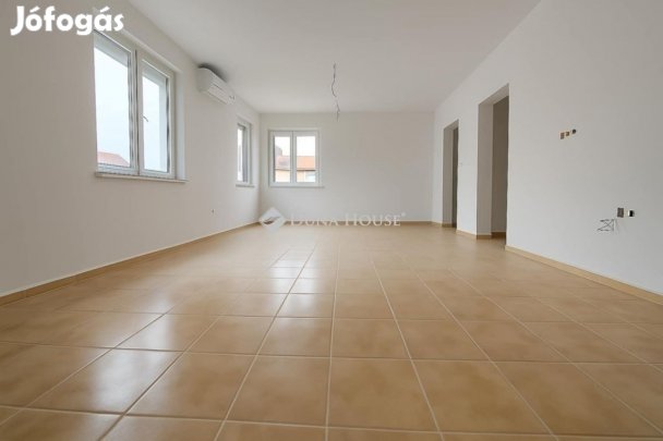 Eladó 85 nm-es ház Monor