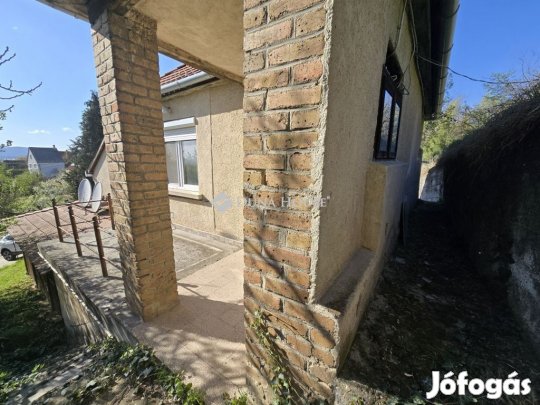 Eladó 85 nm-es ház Pécs