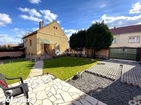 Eladó 85 nm-es ház Pécs