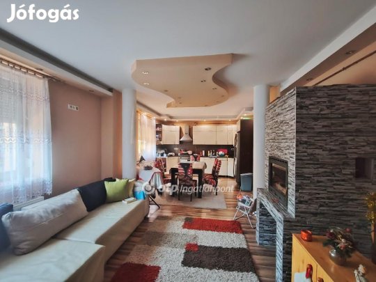 Eladó 85 nm-es ház Szolnok