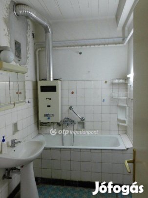 Eladó 85 nm-es lakás Pécs