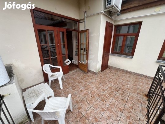 Eladó 85 nm-es lakás Pécs