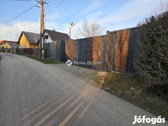 Eladó 863 nm-es telek Gyód