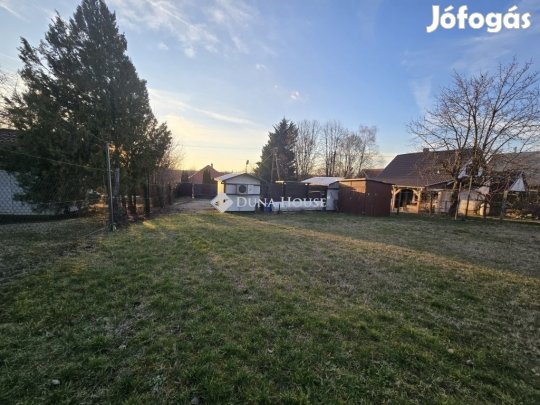 Eladó 863 nm-es telek Gyód