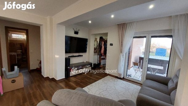 Eladó 86 nm-es ház Pér