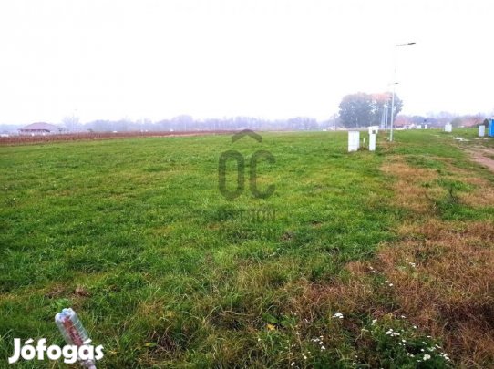 Eladó 877 nm-es telek Nagytarcsa