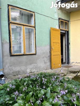 Eladó 88 nm-es lakás Pécs