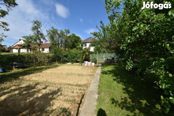 Eladó 890 nm-es telek Sárhida