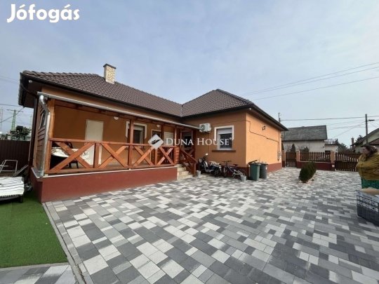Eladó 89 nm-es ház Vecsés