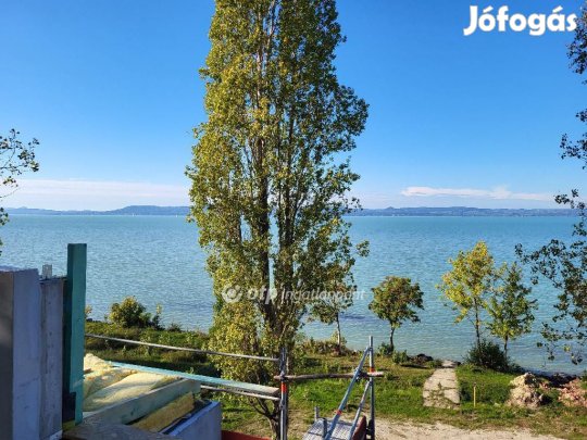 Eladó 89 nm-es lakás Balatonszemes