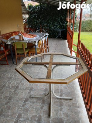 Eladó 8 szögletű asztal Felsőzsolcán