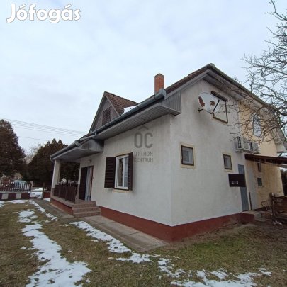 Eladó 90 nm-es ház Balatonfenyves