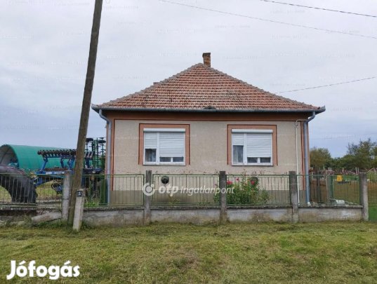 Eladó 90 nm-es ház Görbeháza