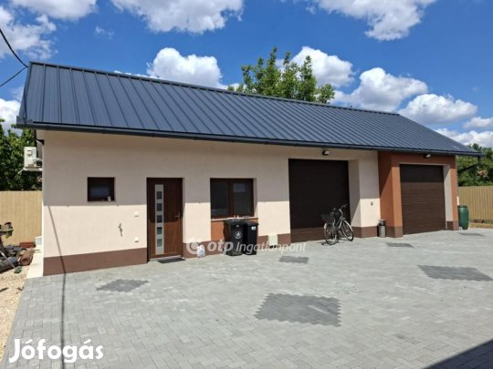Eladó 90 nm-es ház Hajdúböszörmény