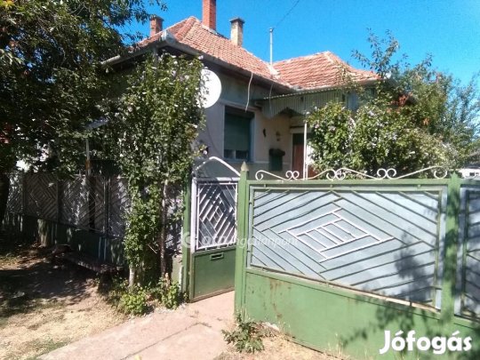 Eladó 90 nm-es ház Hencida
