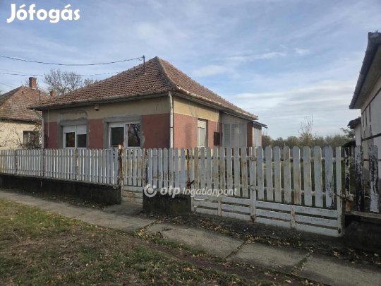 Eladó 90 nm-es ház Jászkisér
