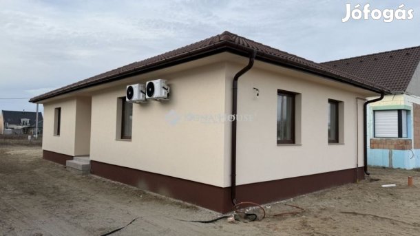 Eladó 90 nm-es ház Kecskemét