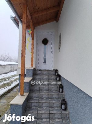 Eladó 90 nm-es ház Sümeg