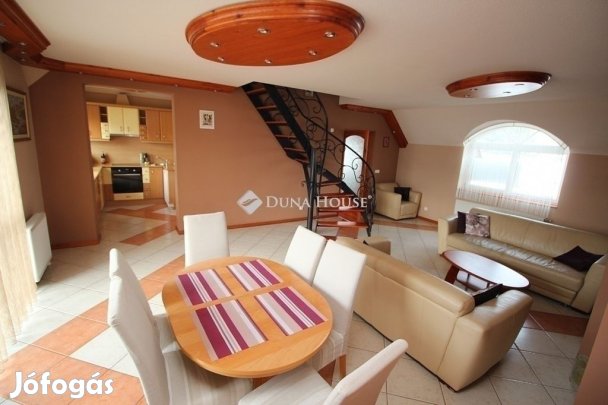 Eladó 90 nm-es lakás Kecskemét