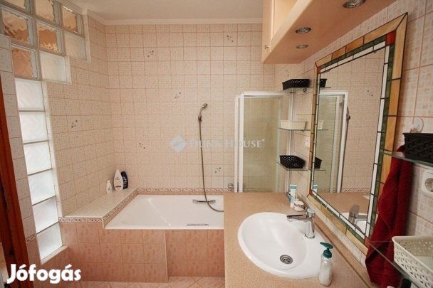 Eladó 90 nm-es lakás Kecskemét