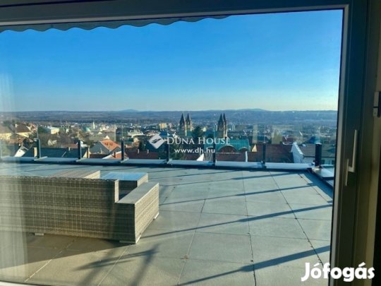 Eladó 90 nm-es lakás Pécs