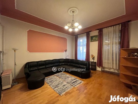 Eladó 90 nm-es lakás Szeged