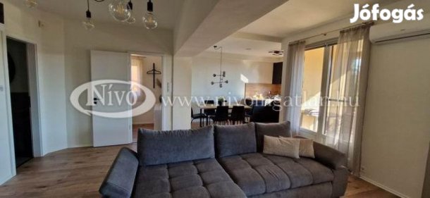 Eladó 90 nm-es tégla lakás Veszprém