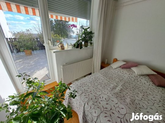 Eladó 92 m2-es mecsekoldali 4 szobás lakás garázzsal!