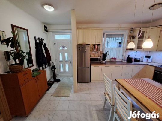 Eladó 92 m2-es mecsekoldali 4 szobás lakás garázzsal!