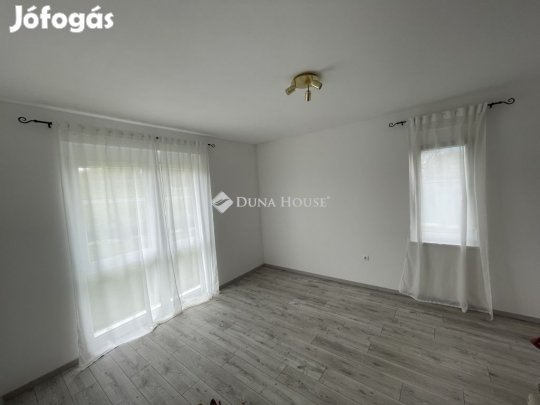 Eladó 92 nm-es lakás Pécs