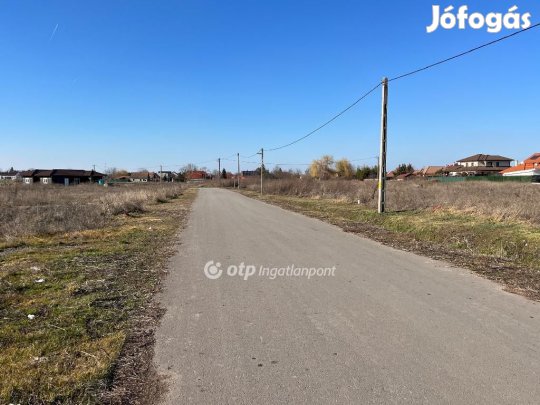 Eladó 935 nm-es telek Seregélyes