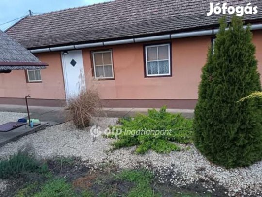 Eladó 93 nm-es ház Fegyvernek