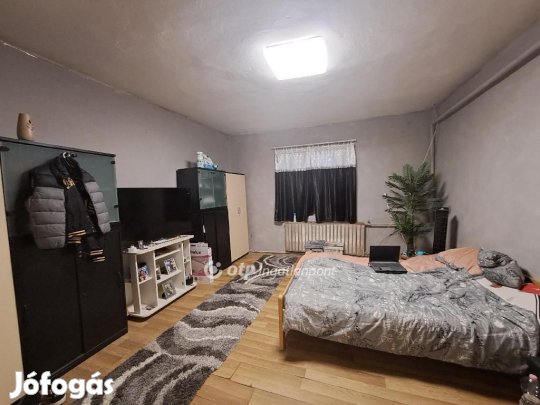 Eladó 93 nm-es ház Karcag