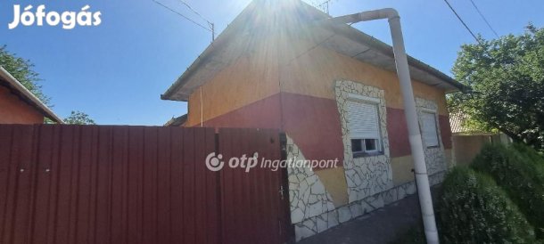 Eladó 93 nm-es ház Karcag