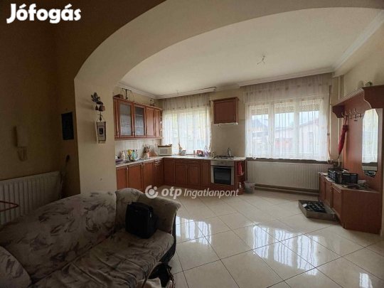 Eladó 93 nm-es ház Pápa