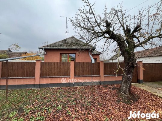 Eladó 93 nm-es ház Sarkad