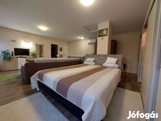 Eladó 93m2-es, teraszos családi ház Aranyhegyen.