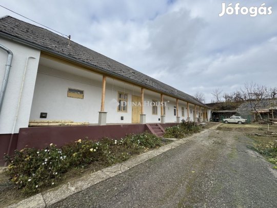 Eladó 94 nm-es ház Harc