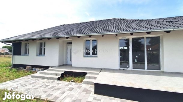 Eladó 94 nm-es ház Hernád
